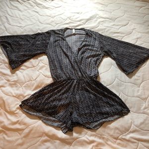 Navy/ white stretchy v neck romper